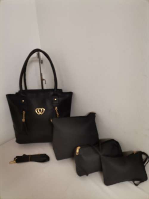 ***NEW STUUNNING 4PC HANDBAG SET (BLACK)