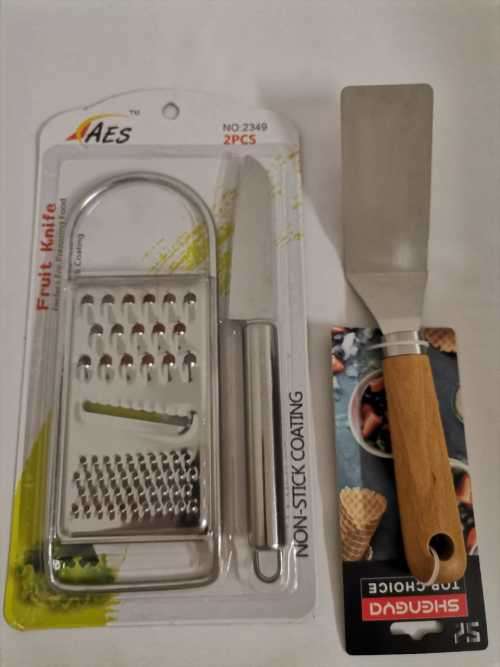 kitchen utensil 3 pieces grater  knife & cake spatula