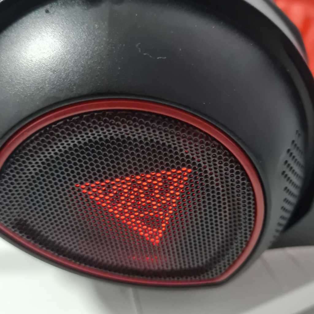 Large excellent quality PS4/PC gaming/music headset. USB