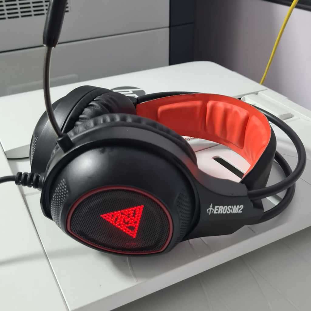 Large excellent quality PS4/PC gaming/music headset. USB