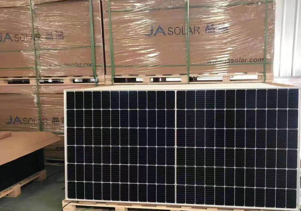 550W Solar Panel JA Solar Mono Crystalline Half Cell 144 Cells