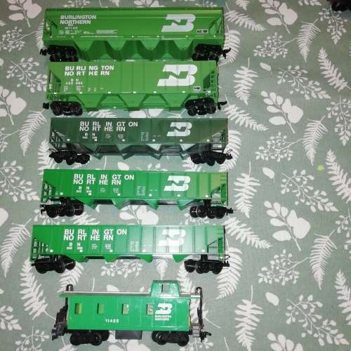 Burlington Northern Hoppers and Caboose Lot