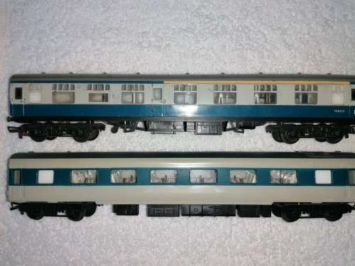 TRIANG coaches x 2 OO (Lot)