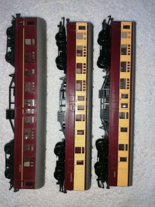 TRIANG X 3 coaches (OO)