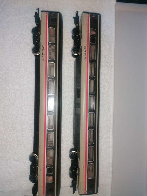 HORNBY x 2 Coaches (OO)