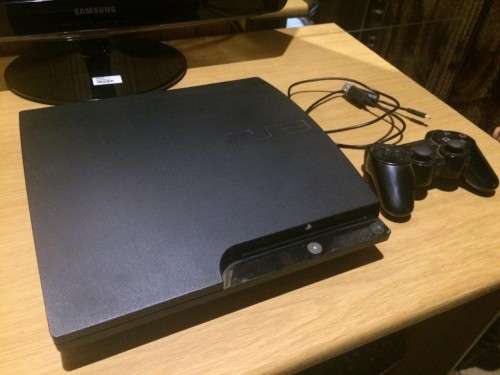 ***Sony Playstation 3 120GB + 8 Games - Excellent Condition***