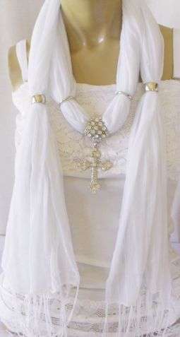 STUNNING  IVORY  SCARF WITH  CROSS