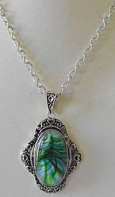 NECKLACE WITH STUNNING PENDANT