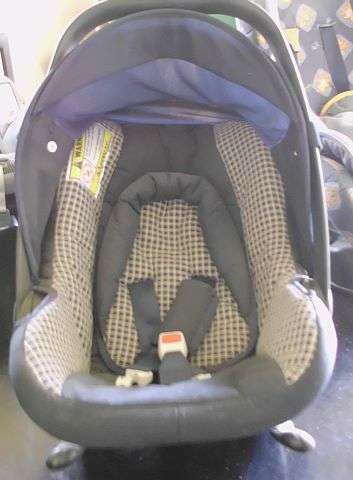 BABY CARRIER/CAR SEAT