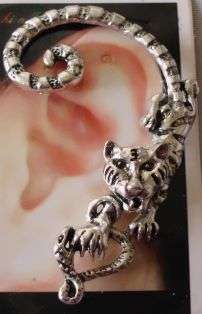 STUNNING CAT EAR CUFF