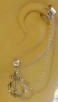 EAR CUFF WITH ANCHOR AND CHAIN
