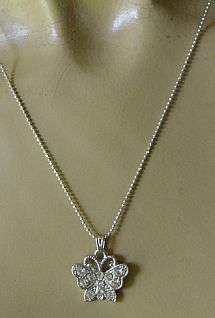 DAINTY NECKLACE WITH BUTTERFLY