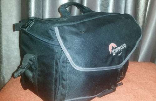 ** WIN ME ** Lowepro Nova 1 camera bag