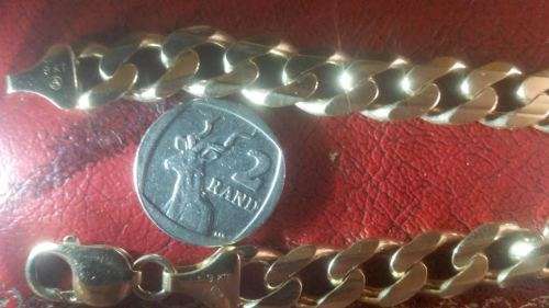 ** VALUE R110,000 ** Solid 9ct Gold men's neck chain (110 grams)