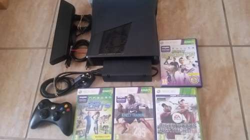 XBOX 360 , 4GB + Kinect + 4 Games + 1 Remote