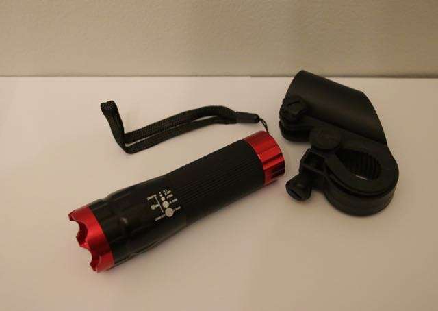 Bike/Bicycle Front Light - CREE Q5 Flashlight - 240 lm Torch - 3 modes + Clip/bicycle mount