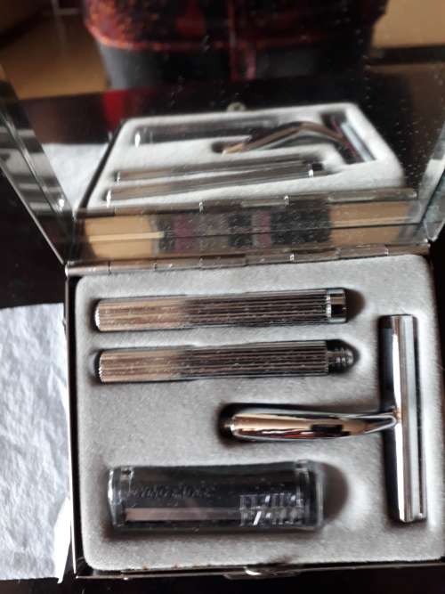 Saving set in siver casing