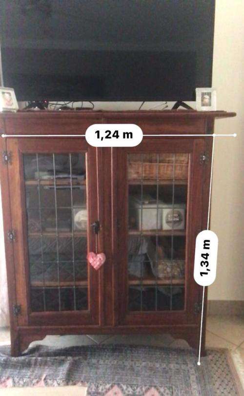 STUNNING CASE WITH LEADGLASS