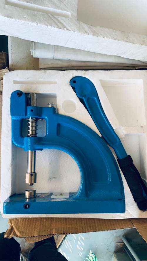 Grommet/Eyelet Punch Banners And Flags