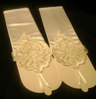 SATIN WHITE FINGERLESS GLOVES