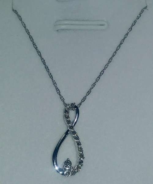 0.200 Round Cut 10 KT White Gold pendant, necless included