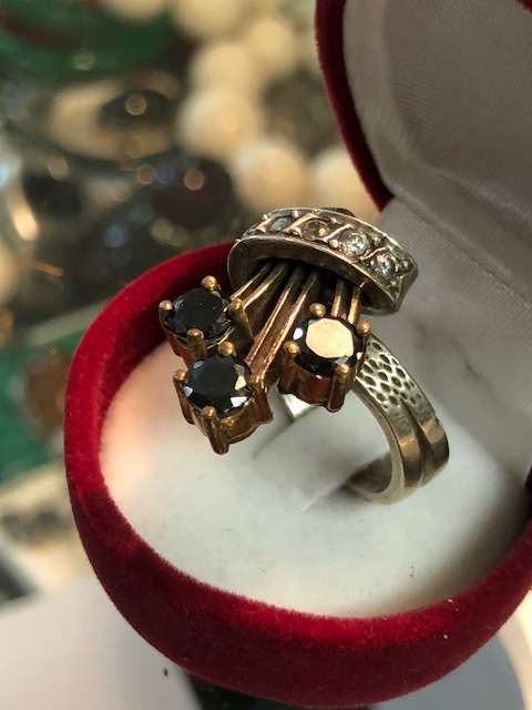 VINTAGE STUNNING S.SILVER  AND ONYX  UNIQUE RING