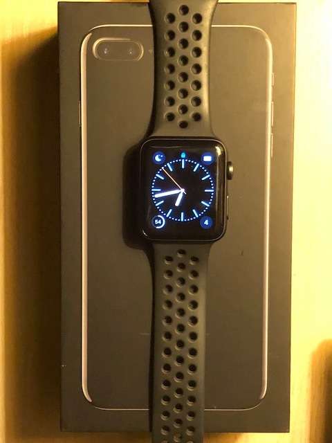 APPLE  WATCH NIKE  SER. 3  42 mm WATER PROOF 50 METERS.