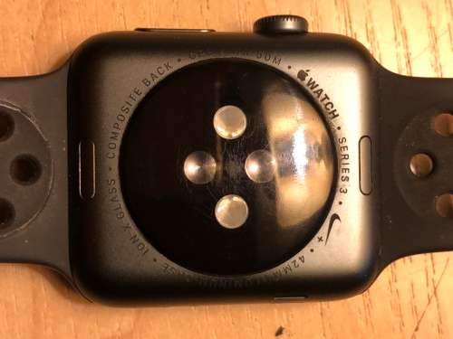 APPLE  WATCH NIKE  SER. 3  42 mm WATER PROOF 50 METERS.