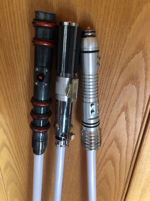3 LIGHT  SABERS ONE LUKE SKYWALKER MOTION ACTIVATE SUPER STRONG ADENTICAL TO ORIGINAL MOVIE
