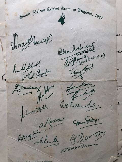 CRICKET  AUTOGRAPHS  LOVELY COLLECTION OF 15 ORIGINAL AUTOGRAPHS