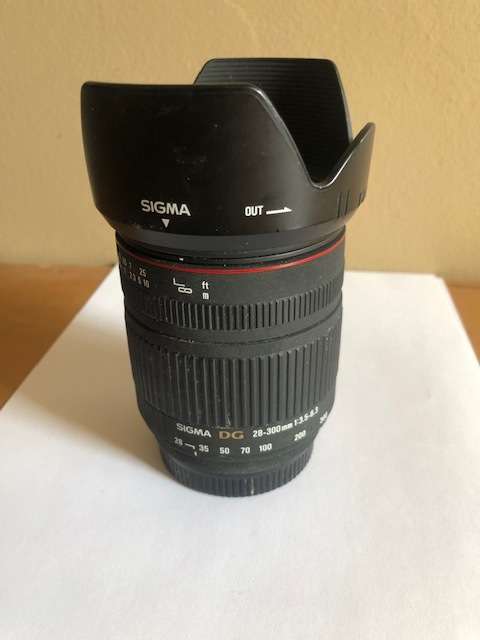 SIGMA  DG 28-300 mm ZOOM LENS 1:3.5 - 6.3  FOR SONY CAMERA