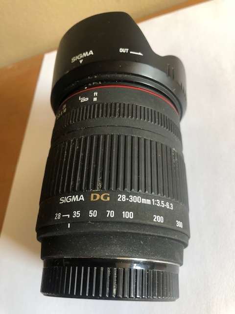 SIGMA  DG 28-300 mm ZOOM LENS 1:3.5 - 6.3  FOR SONY CAMERA