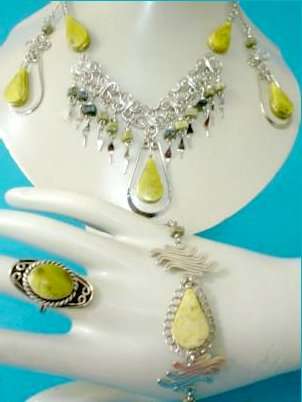 MAGNIFICENT BRAZILIAN GREEN SERPENTINE STONE JEWELRY SET
