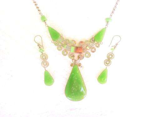 GORGEOUS BRIGHT GREEN ONYX JEWELRY SET