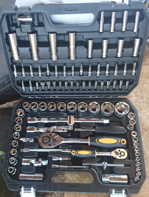 Bebona 1/4 and 1/2" 94 Piece Ratchet Set