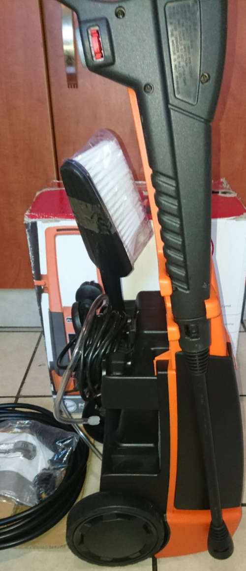 Last 1 - Hoover 2000W 140 Bar Pressure Washer (HPW2C-ZA) As New!!