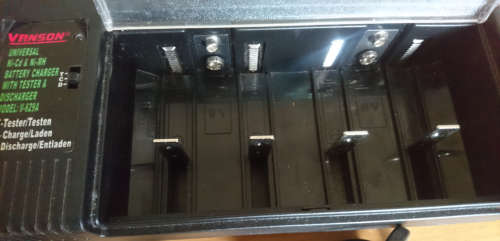 Universal Ni-Cd / Ni-MH Battery Charger with Discharger