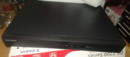 8-Channel Hikvision Ds-7208hwi-e2/a DVR - (Require 12V 4pin DC Adaptor)