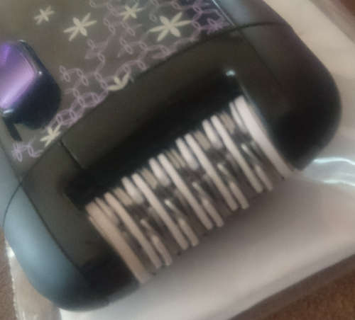 PHILIPS SATINELLE ESSENTIAL FOR LEGS COMPACT EPILATOR HP6422/01 BLACK (Display - As New)