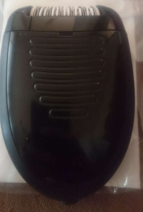 PHILIPS SATINELLE ESSENTIAL FOR LEGS COMPACT EPILATOR HP6422/01 BLACK (Display - As New)