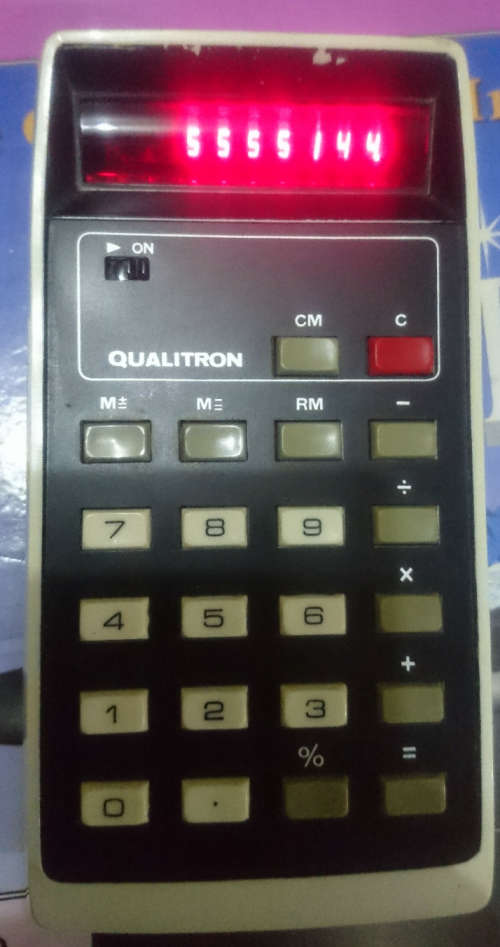 Vintage calculator (Qualitron 1412)