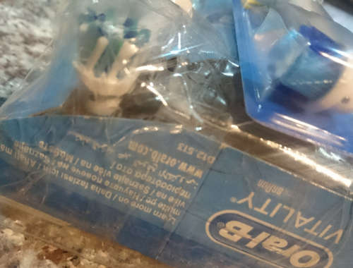 Last 1 - (Please Read) Oral B Rechargeable Power Toothbrush D12 2d Cross Action by Braun