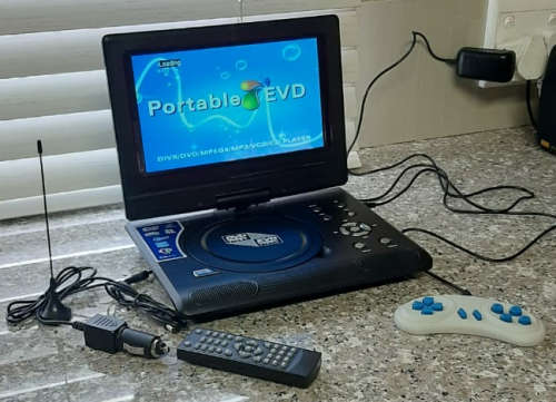 7.8" EVD/DVD/Mp4 Plus TV Card/Jack / FM & USB Game Control with 300 games