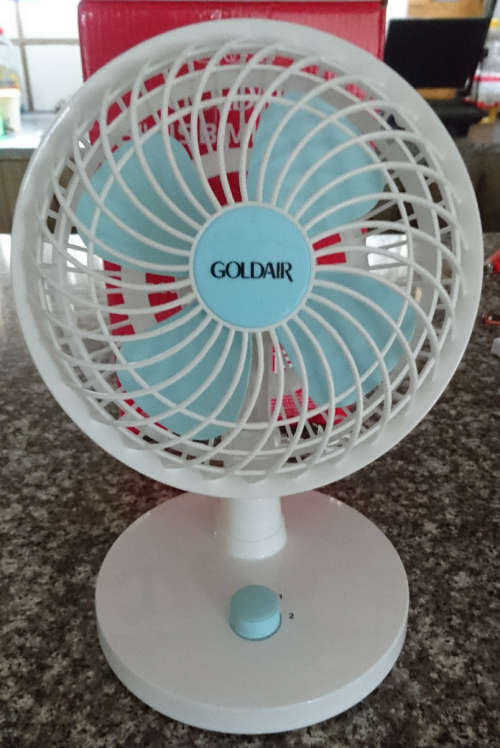 8" Goldair 2 Speed 5V/USB Desk Fan - (Display Unit) - For Your Little Office!!