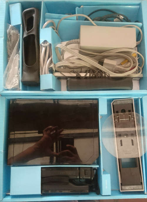 Nintendo Wii Sports Resort Pack + 4 Games (Black)