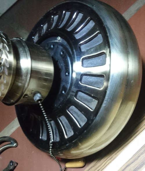 132cm 5 Blade 1 Light Ceiling Fan (Unfortunately no lamp shape - 100% working order)