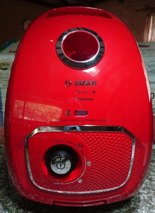 Bosch Series 4 Pro-Animal Bagged Vacuum Cleaner (Only 1 Available - Brand New!)