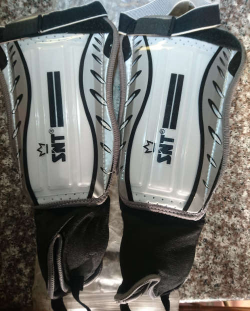 Youth 24,5cm SNT Shin Guards with Ankle Protection (Only 1 Pair Available)