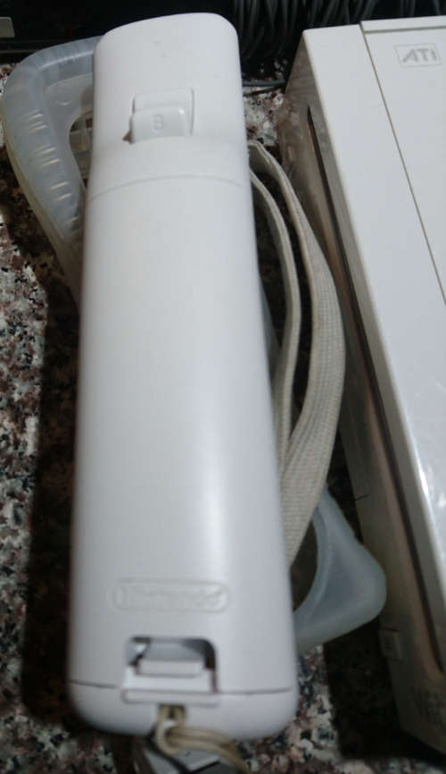 Nintendo Wii + 5 games - RVL001 (1 Controller & 1 Nunchuck)