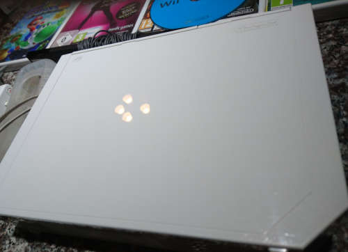 Nintendo Wii + 5 games - RVL001 (1 Controller & 1 Nunchuck)